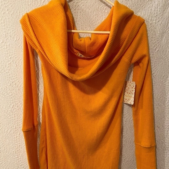 Free People Snowbunny Off the Shoulder Long Sleeve - Picture 4 of 7